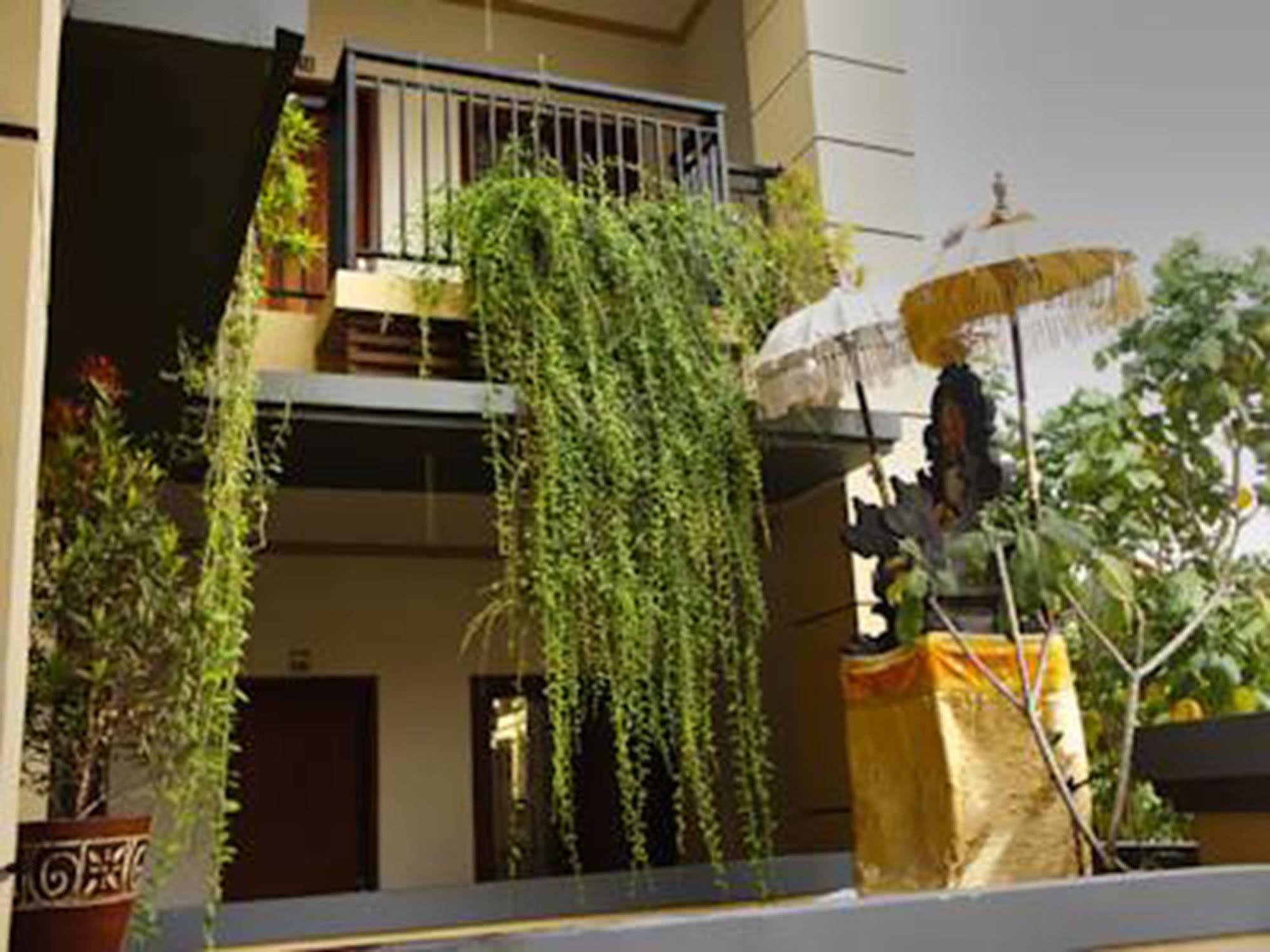 Graha Chania Legian Kuta Lombok Exterior foto